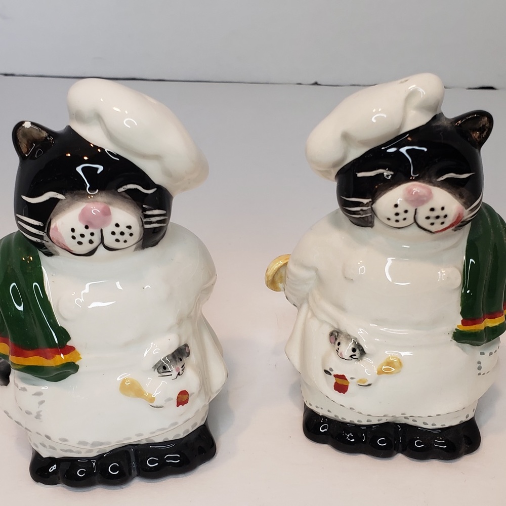 Cat Salt & Pepper Shakers